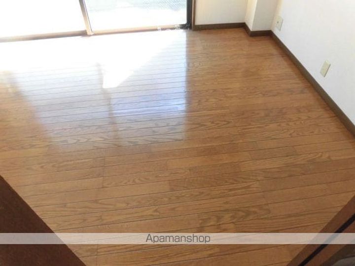 八百真マンション自由ケ丘B104の居間