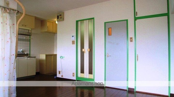 ハウスビューティフル・モアの居間