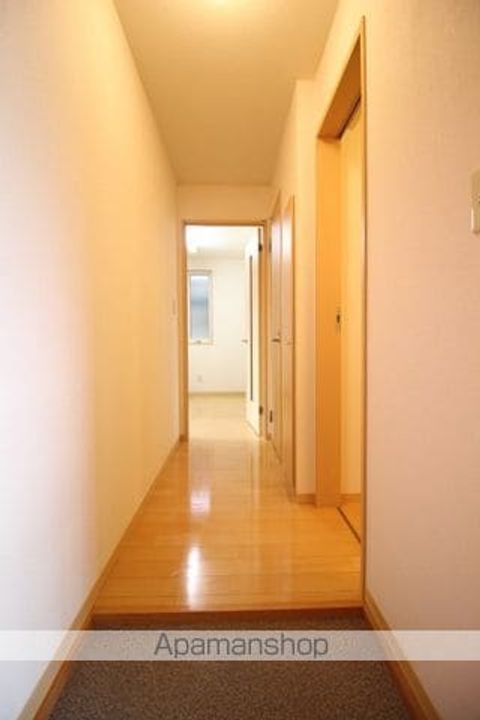 岡山県岡山市中区竹田の賃貸アパートの玄関