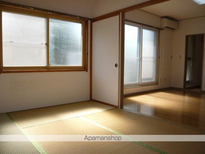 青森県八戸市長根1丁目の賃貸アパート3の内装