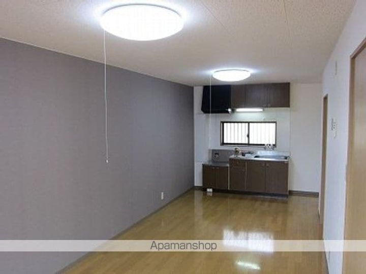 愛媛県新居浜市山田町の賃貸アパートの居間