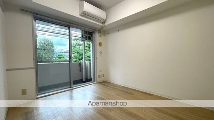 エスタ梅ヶ丘307の居間
