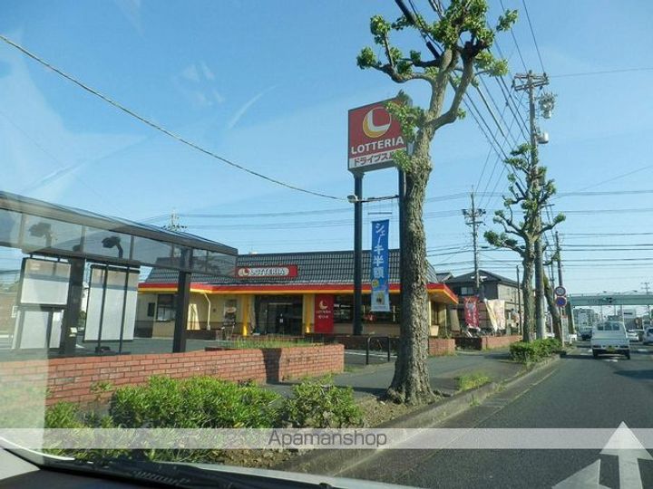 レオパレストルネードの周辺