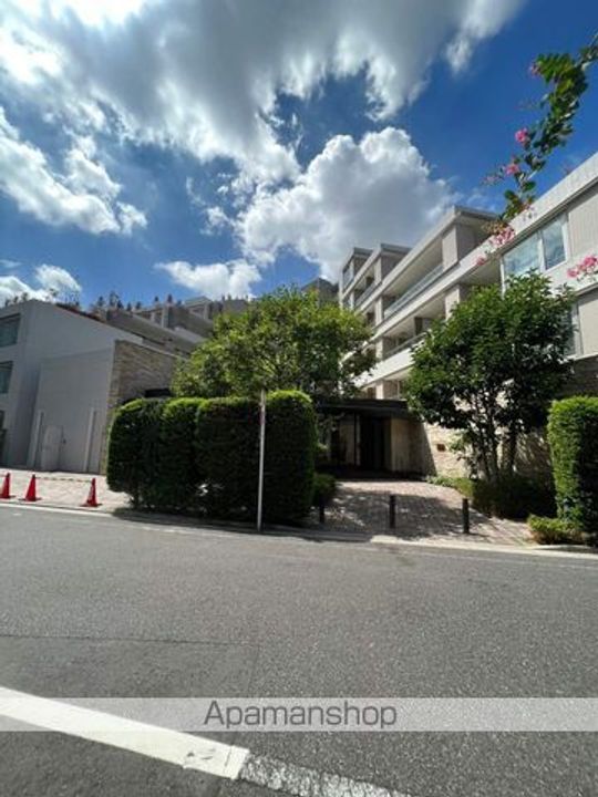 東京都中野区東中野5丁目の賃貸マンションの外観