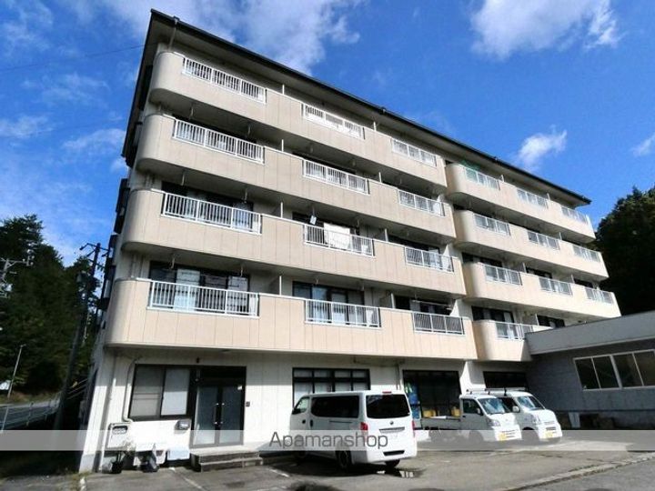 ハイツスカイベリーの外観