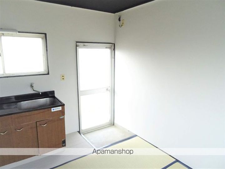 あだち荘Hの玄関