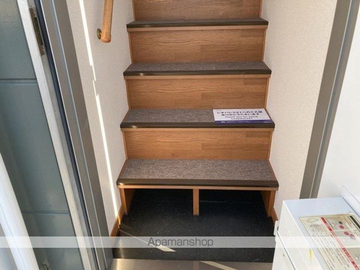レオパレスハニー205の玄関