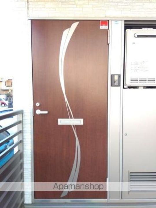 クレイノイヤサカの玄関