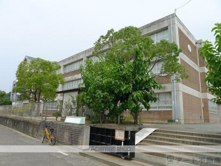 愛媛県松山市山越1丁目の賃貸アパートの周辺