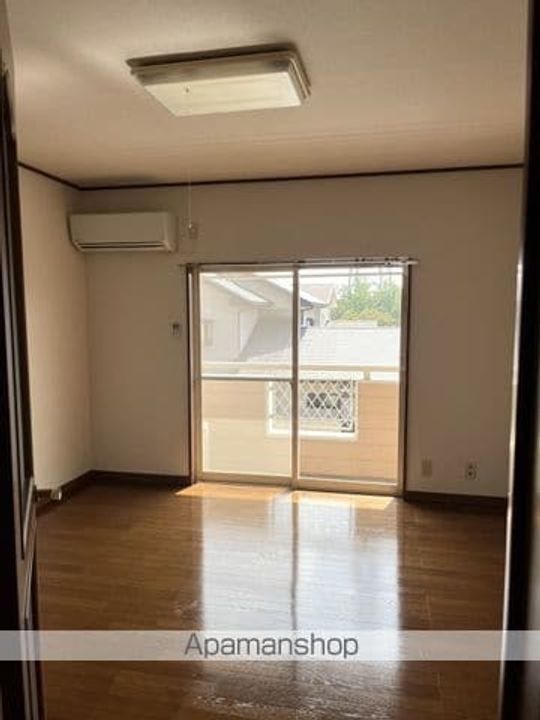 ドリームパレス宝町206の居間