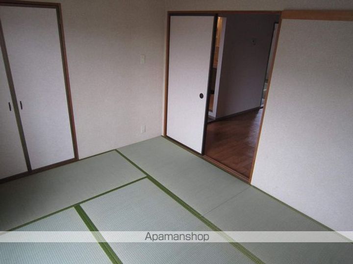 ガーデンパレス宮下B107の居間