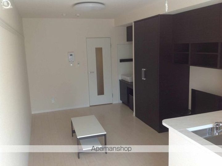 レオネクストライク シェルの居間