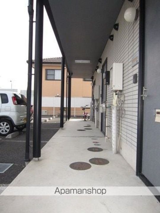 ラフィーネST B棟の玄関