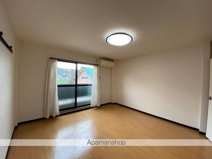 グランコートイースト201の居間