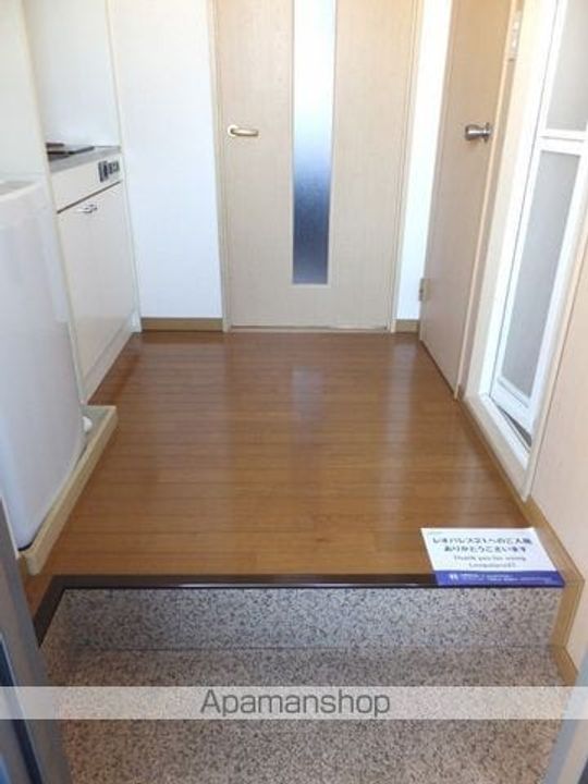 レオパレスパークライフの玄関