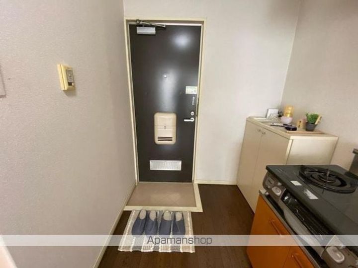 香川県高松市伏石町の賃貸アパートの玄関