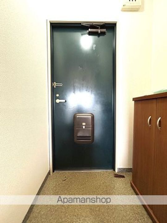 マンションRYO218の玄関