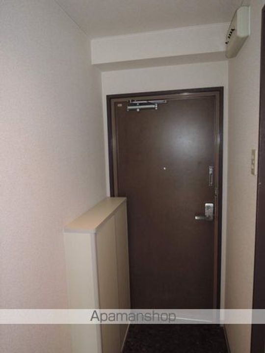 栄和マンション春木II402の玄関