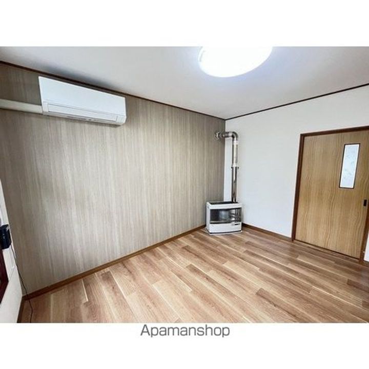 コーポラスグリーン101の居間