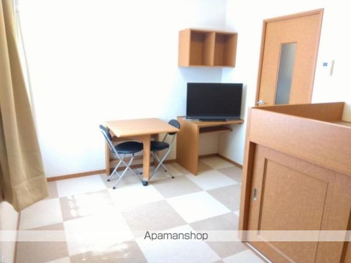 香川県高松市林町の賃貸アパートの居間