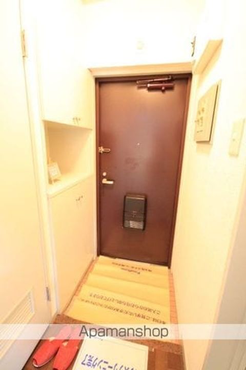 シャトーサンワの玄関