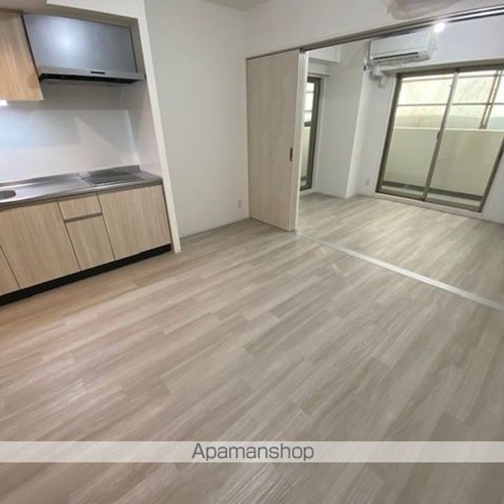 滋賀県大津市皇子が丘2丁目の賃貸マンションの居間