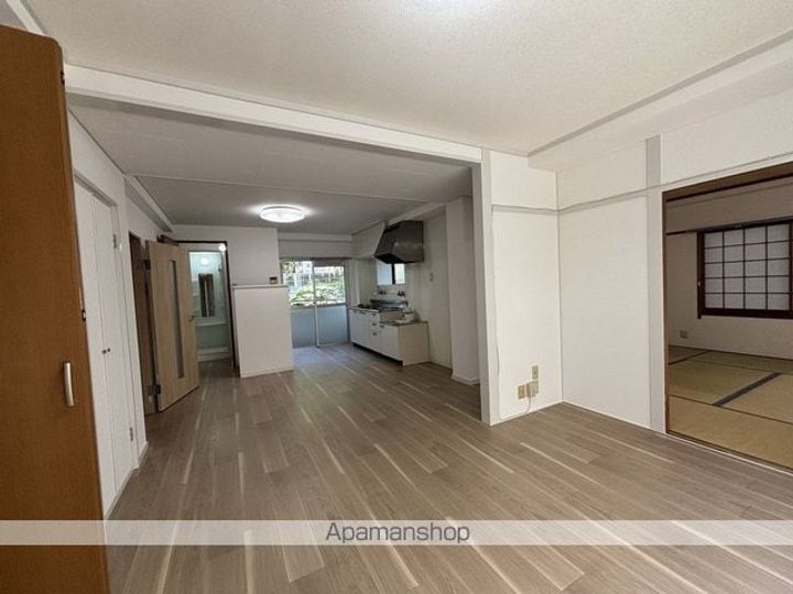 宝山ハイツの居間