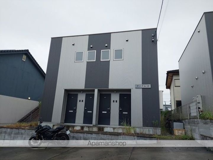 滋賀県甲賀市水口町山の賃貸アパートの外観