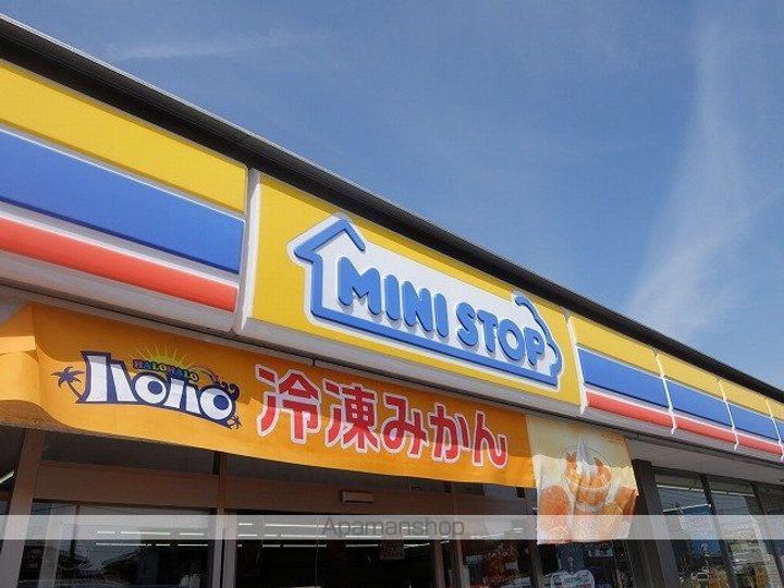 レオパレスクレールの周辺