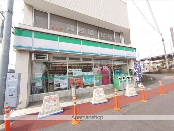 クレシア ーCRECIAーの周辺