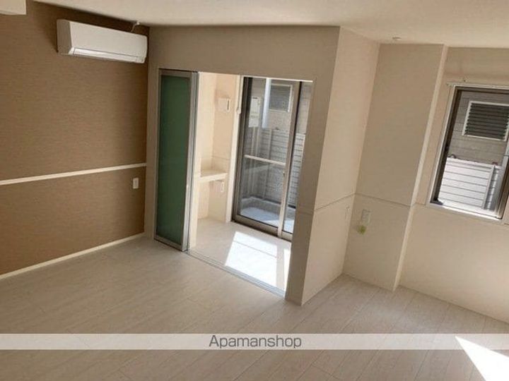 愛知県北名古屋市宇福寺天神の賃貸アパートの居間