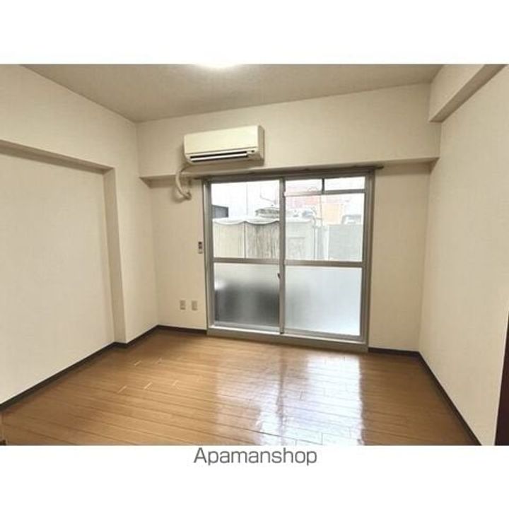 エステート大須1Bの居間
