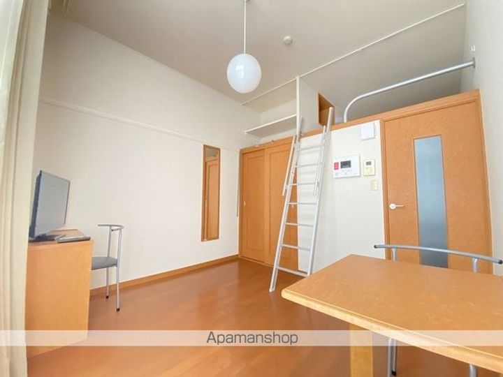 レオパレスエクレールの居間