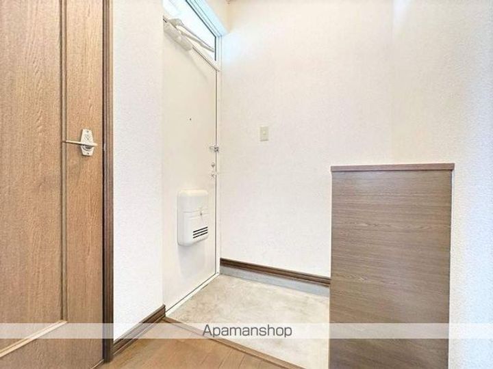 ハウス栗の木202の玄関