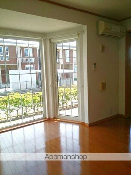 アクティ北鴨 C102の居間