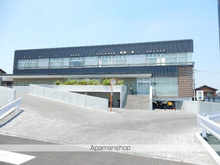 岡山県岡山市北区平野の賃貸アパートの周辺