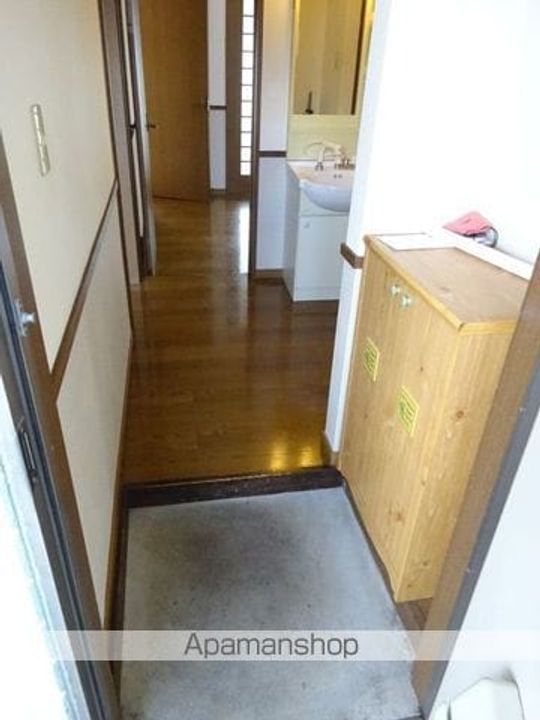 メゾン旭ヶ丘205の玄関