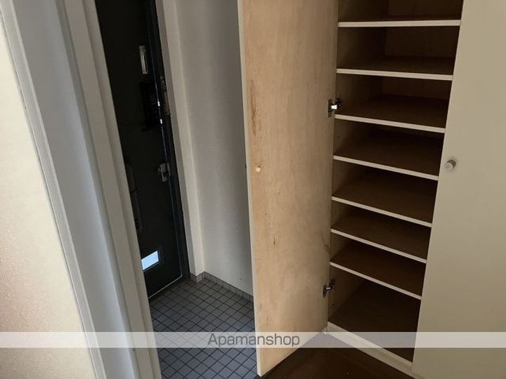 パラツォ興陽303の玄関