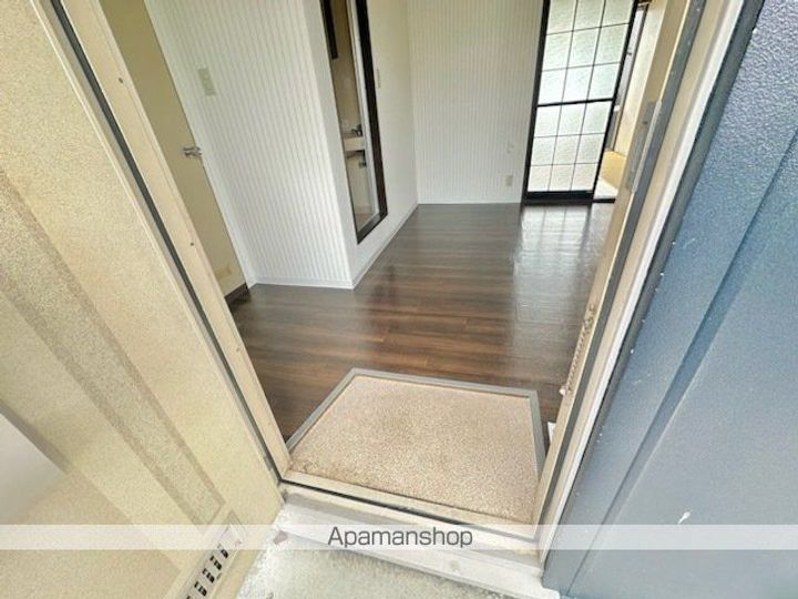 滋賀県東近江市妙法寺町の賃貸アパートの玄関