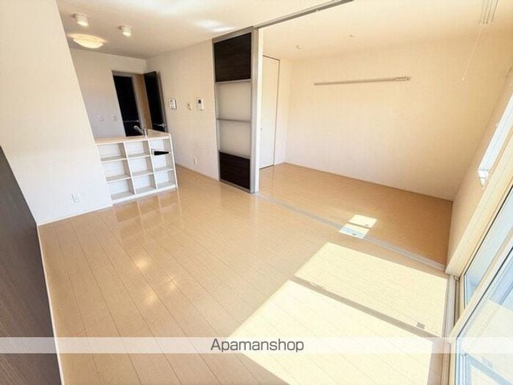 アナザースカイ105の居間