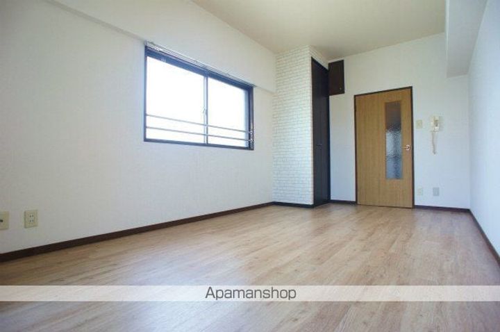 アートイン原田の居間