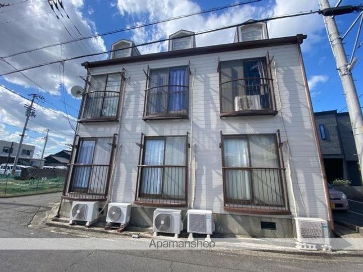 香川県高松市上福岡町の賃貸アパートの外観