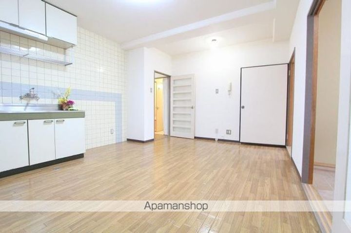 第三グリーンハイツ松縄の居間