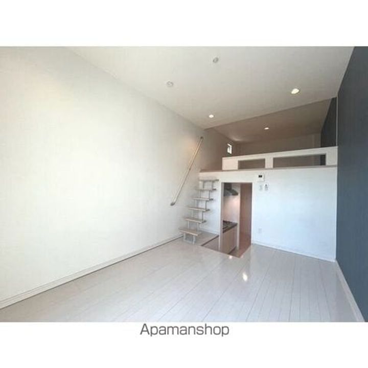 LINO HOLOMUA壱番館201号室の居間