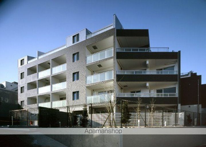 東京都渋谷区本町1丁目の賃貸マンションの外観