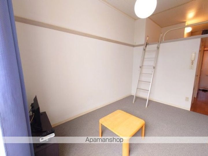 レオパレスHANALEIの居間