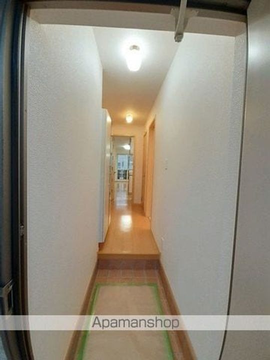 東京都青梅市野上町4丁目の賃貸アパートの玄関