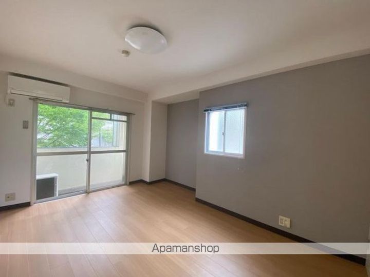 香川県さぬき市志度の賃貸マンションの居間