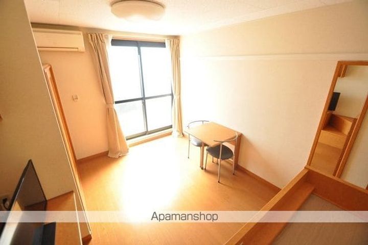 レオパレスサニーフォート104の居間