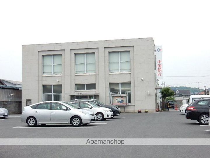 岡山県岡山市北区西辛川の賃貸アパートの周辺